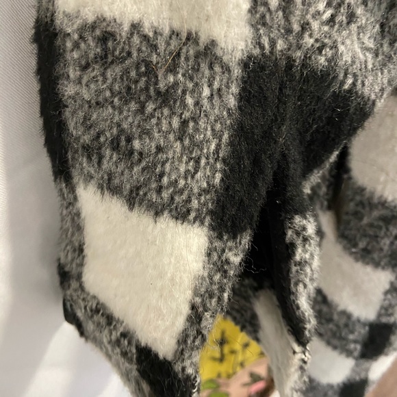 Forever 21 buffalo plaid coat, SZ L - Picture 6 of 6